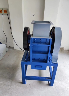 Frantoio a mascelle da laboratorio tipo MPE compatto sigillato Macchina da 45 kg / h