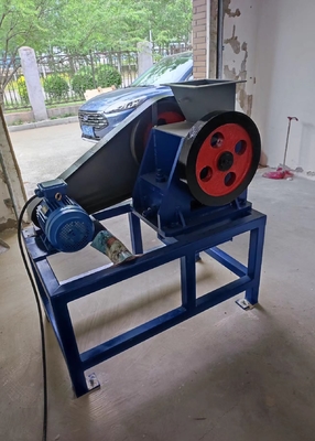 Frantoio a mascelle da laboratorio tipo MPE compatto sigillato Macchina da 45 kg / h
